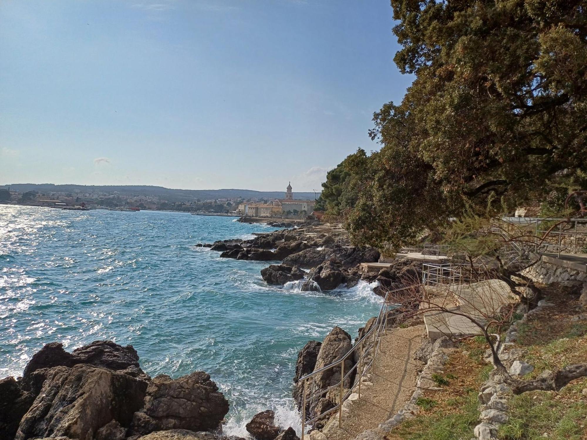 In Green And Quite Area, Close To Beach Appartement Šilo
